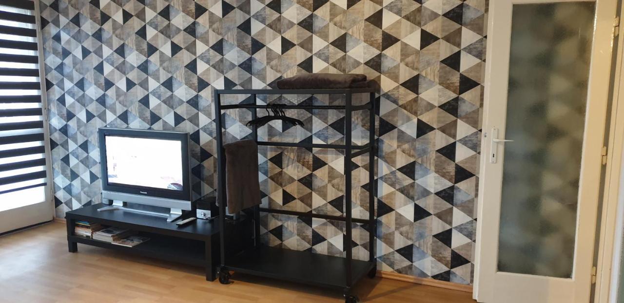 Central Apartman Salgótarján Bagian luar foto