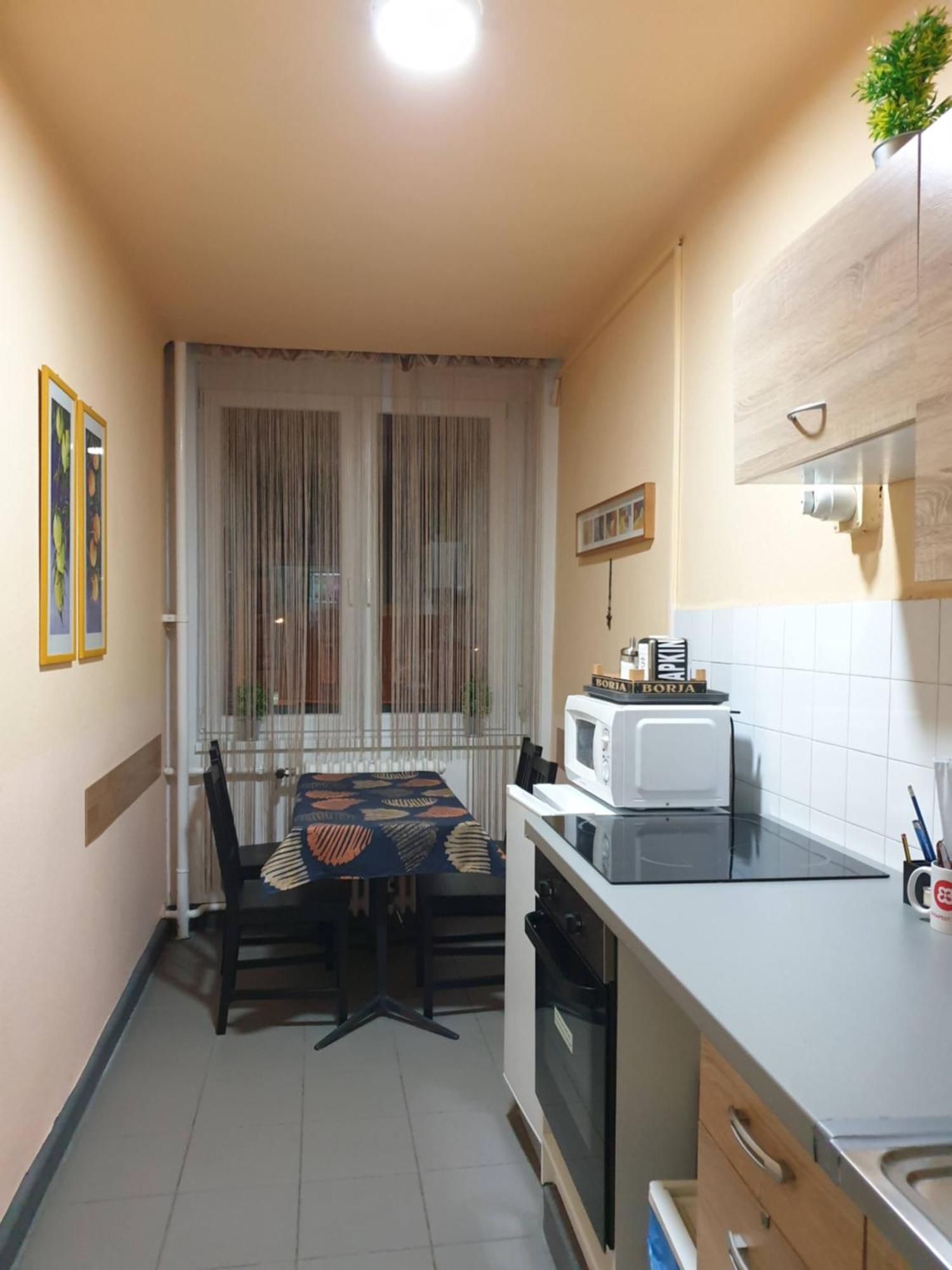 Central Apartman Salgótarján Bagian luar foto