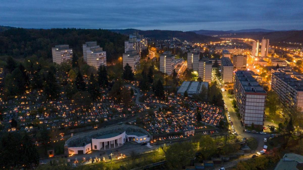 Central Apartman Salgótarján Bagian luar foto