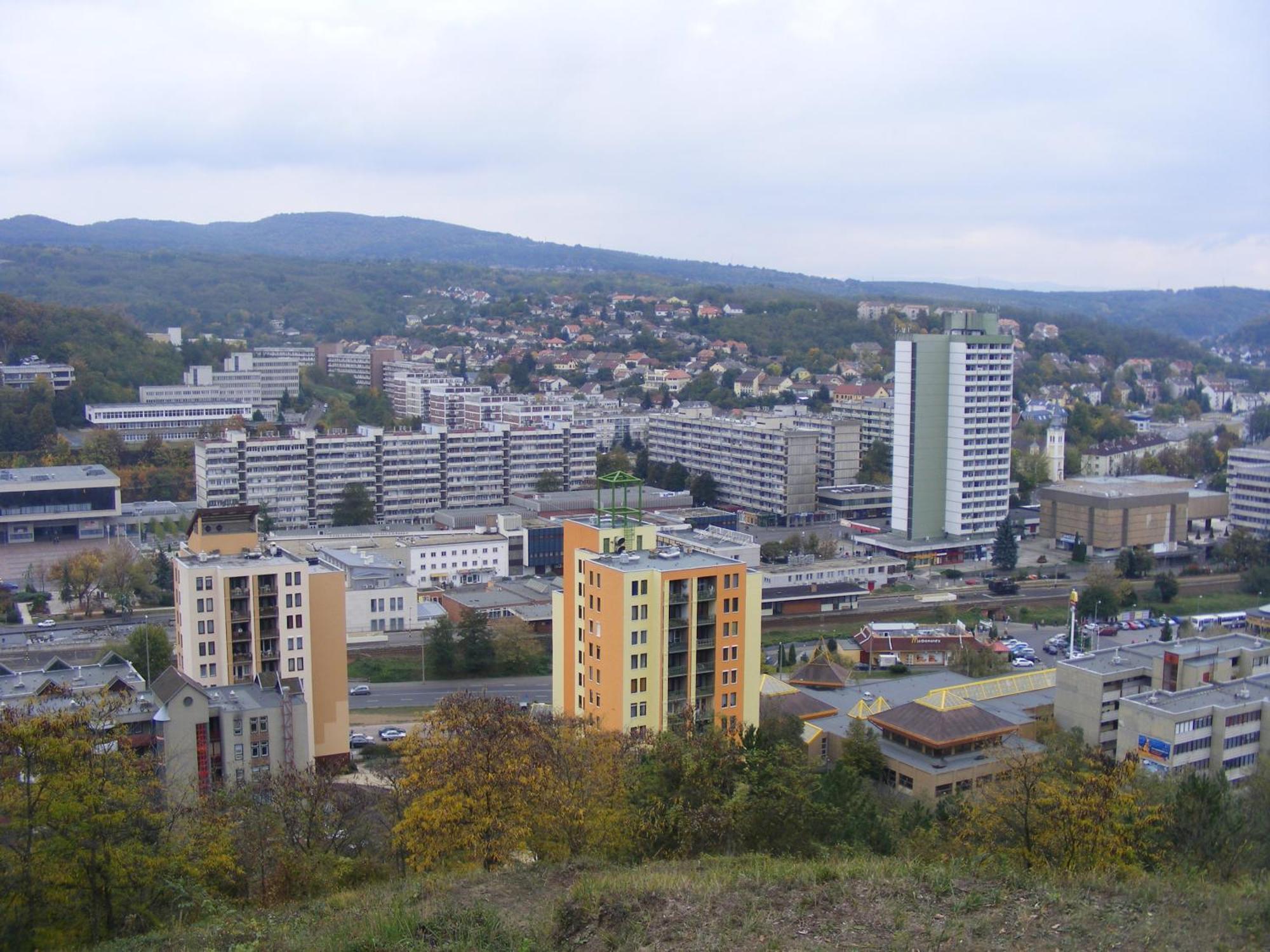 Central Apartman Salgótarján Bagian luar foto
